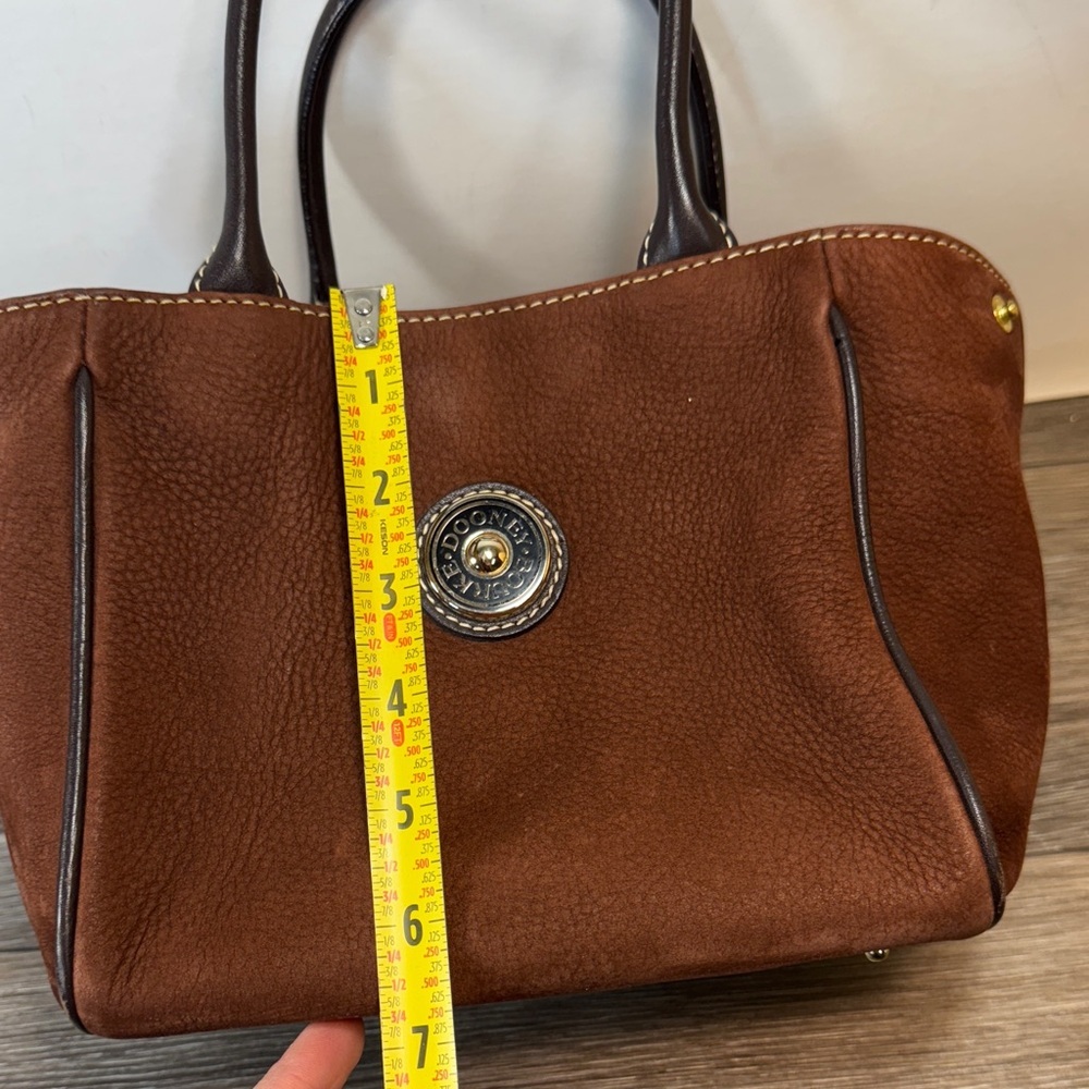 Dooney&Bourke Elegant Brown Leather Tote Bag - Picture 9 of 11